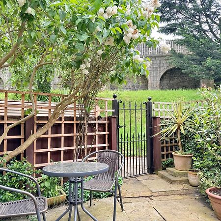 Cherry Blossom Cottage York Extérieur photo