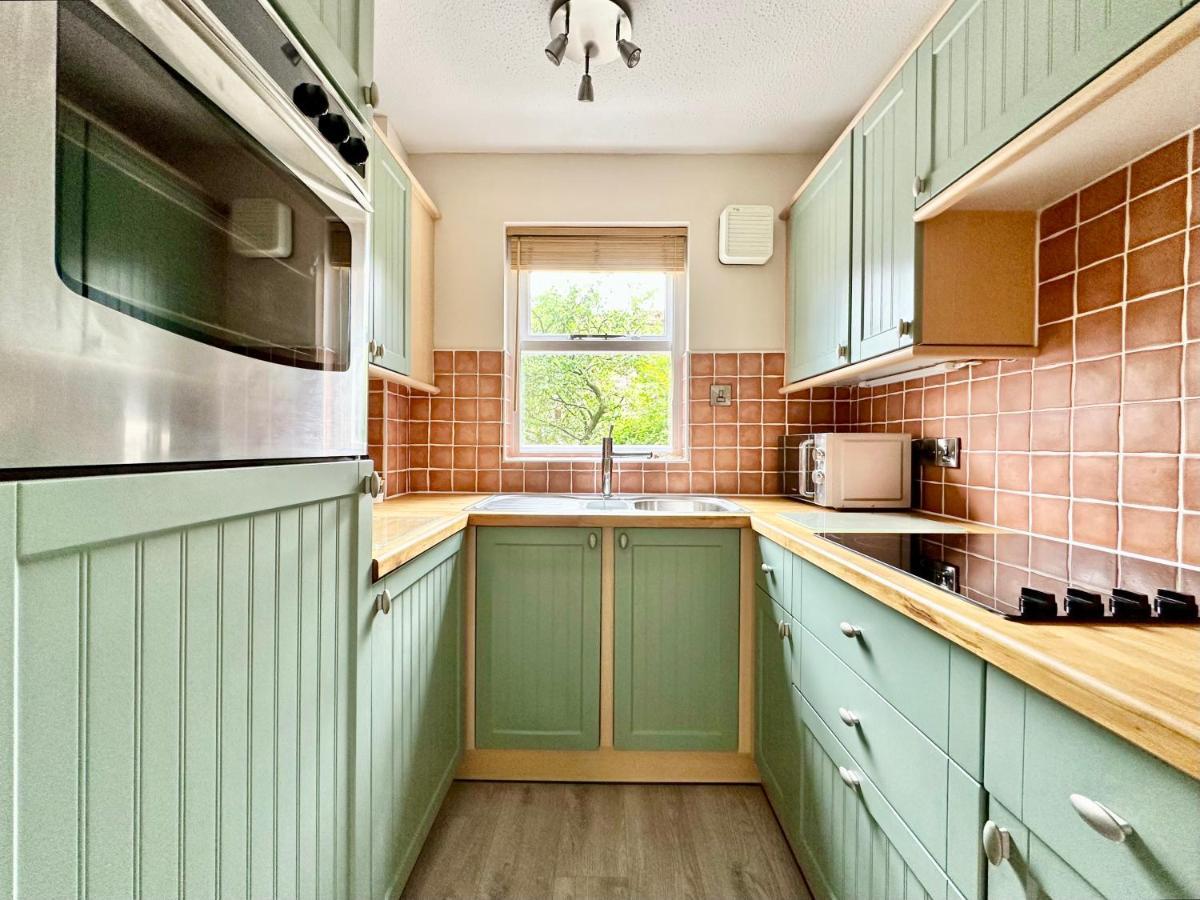 Cherry Blossom Cottage York Extérieur photo