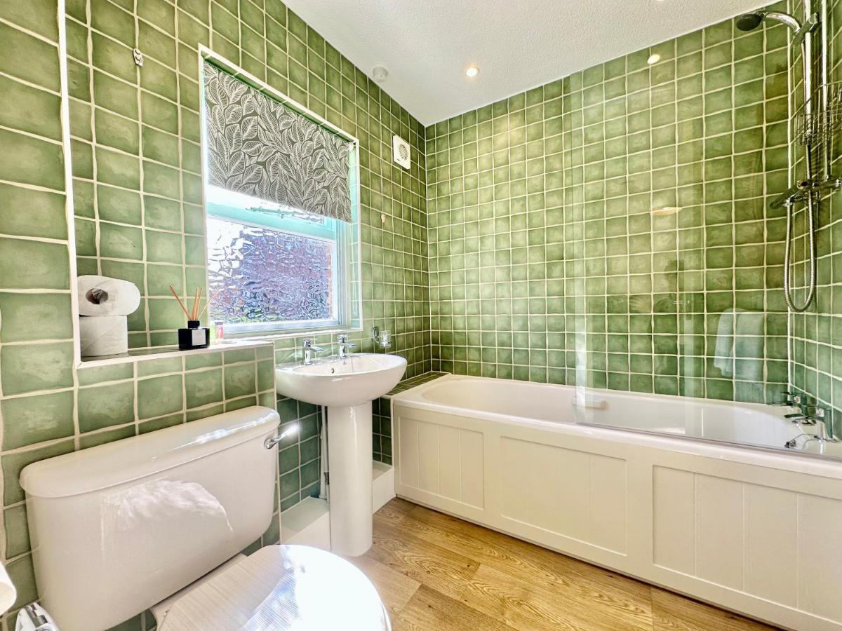 Cherry Blossom Cottage York Extérieur photo