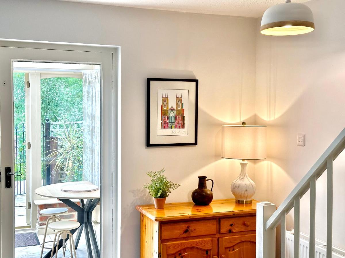 Cherry Blossom Cottage York Extérieur photo