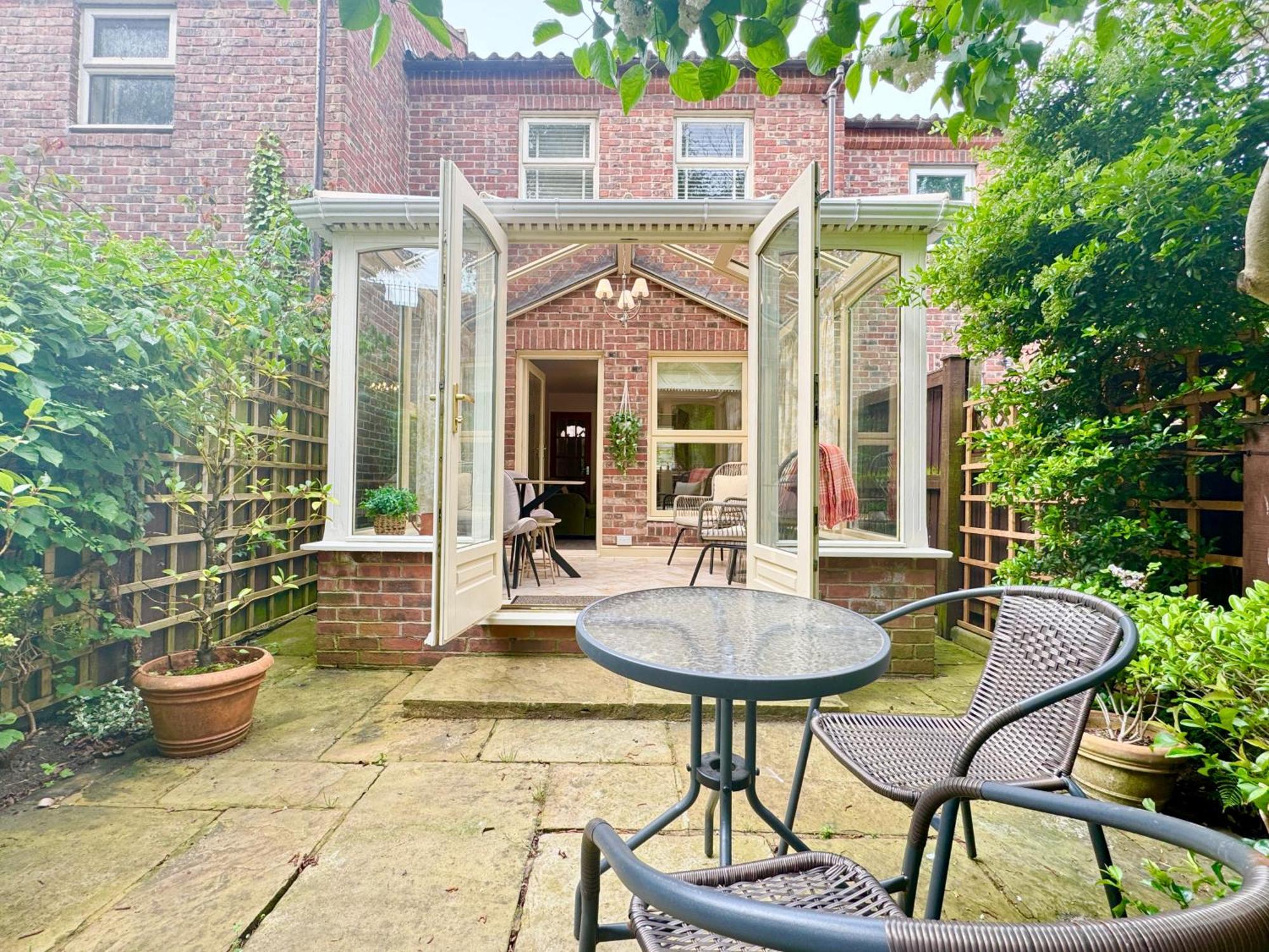 Cherry Blossom Cottage York Extérieur photo